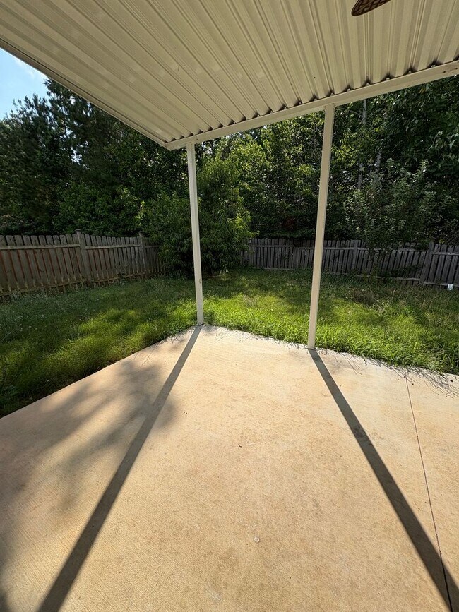Building Photo - 4 Bedroom 2.5 Bath Home in Woodruff Near B...
