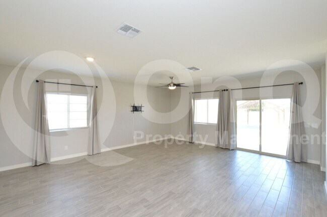 Building Photo - 367 E Kona Dr