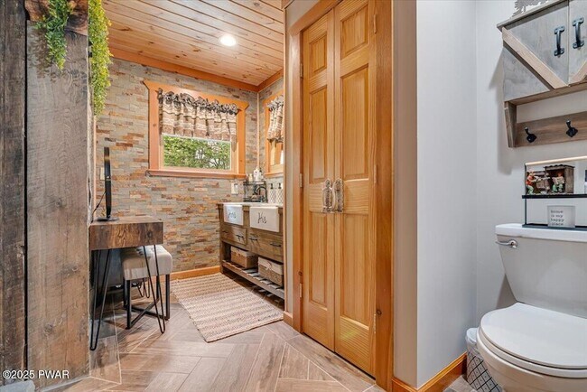 Building Photo - 134 Split Rock Rd