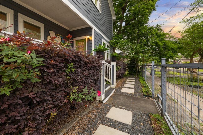 Building Photo - 1111 Adele St