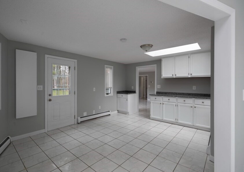 Building Photo - 4 Sterling Ln
