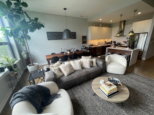 Building Photo - 2848 N Damen Ave