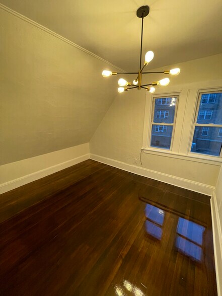 Building Photo - 31 Crawford St