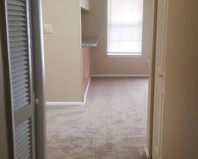 Building Photo - 622 spirit court