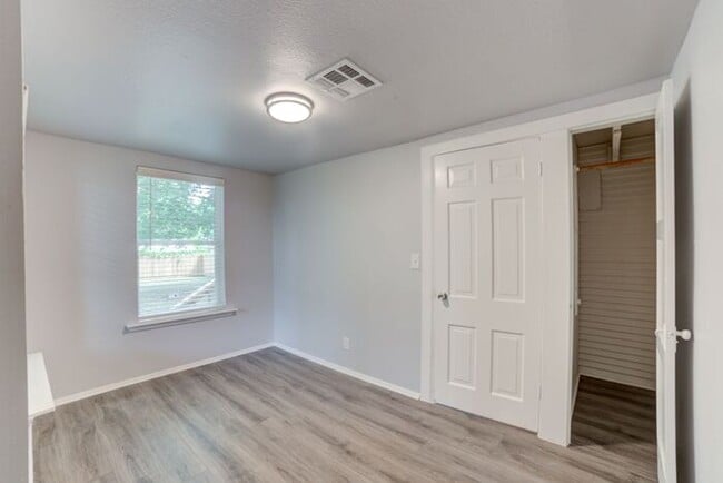 Building Photo - Renovated 1920’s Craftsman – 3 Bed Near TU, Mother Road Market & Downtown