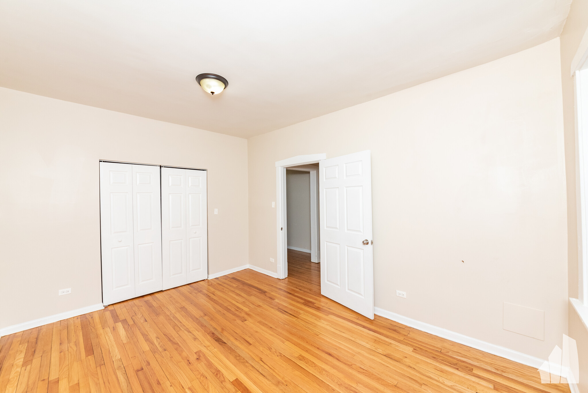 Building Photo - 4451 N Hamlin Ave