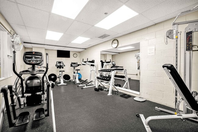 Building Photo - 1255 5th Ave