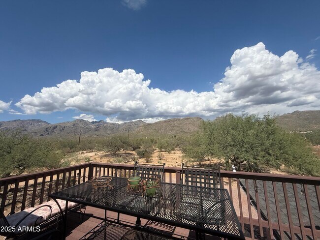Building Photo - 5081 N Bear Canyon Rd