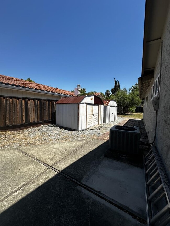 Building Photo - 2035 Dorsch Rd