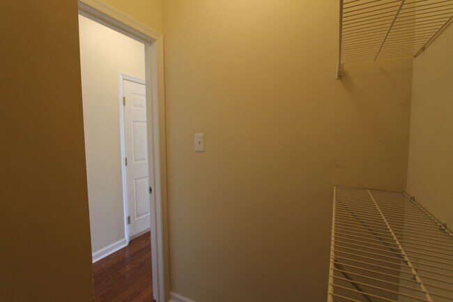 Building Photo - 316 Ross Ct