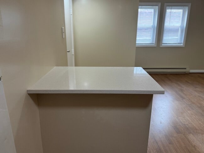 Building Photo - 569 Jerome St