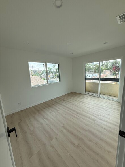 Building Photo - 14818 Astoria St