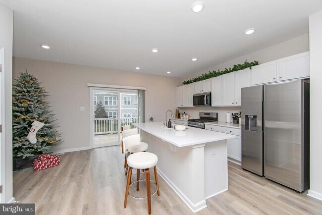 Building Photo - 272 Macoun Way