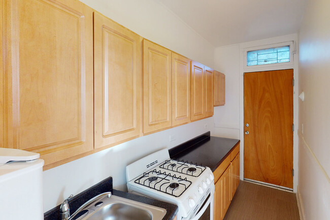 Kitchen - 5457-5459 S. Blackstone Avenue