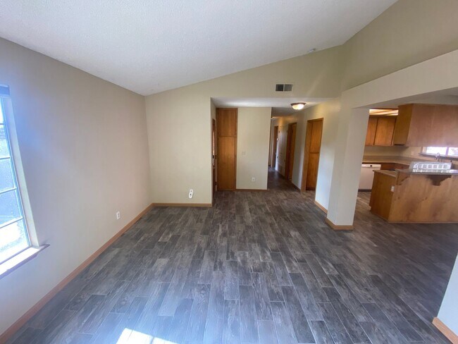 Building Photo - 1275 Peterson Ranch Rd