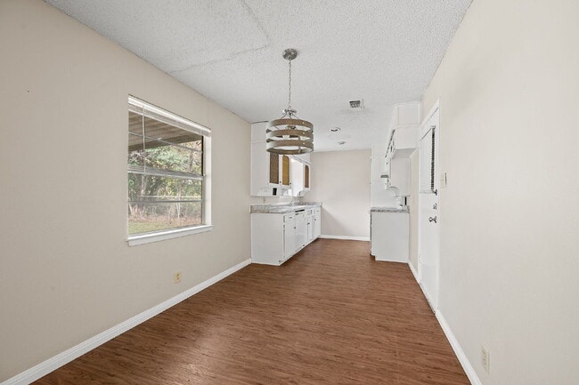 Building Photo - Charming 3-Bed, 2-Bath Gem in Fort Worth – Your Cozy Living Awaits!