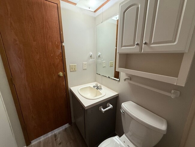 Building Photo - Move-In Ready 3 Bed, 2 Bath Home in Newton...