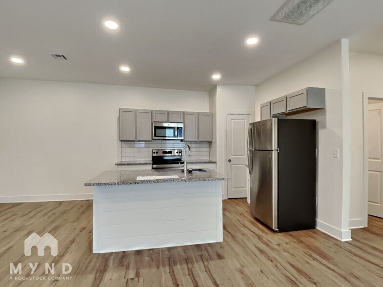 Building Photo - 5766 E Bristol Cir