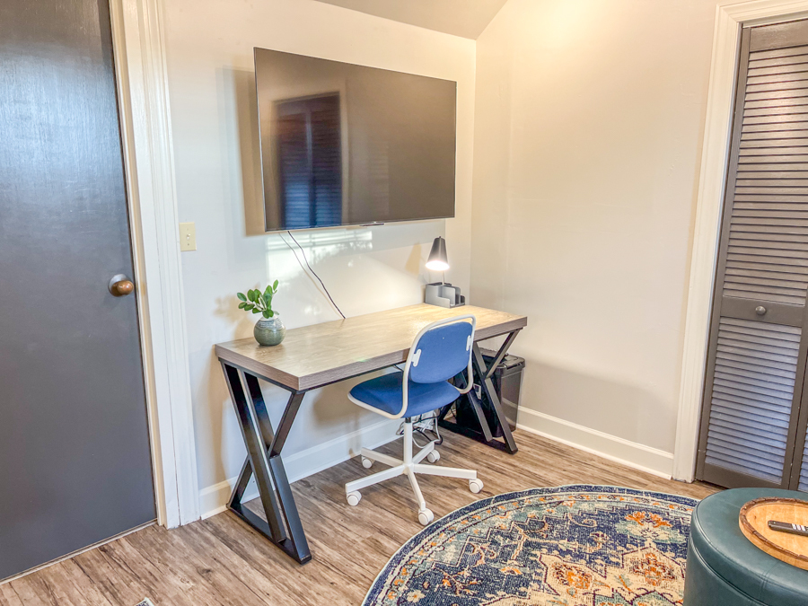 Work station - high speed internet - 2031 Eversong Ln