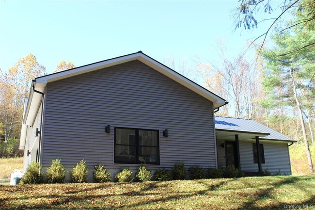 Building Photo - 3 Spruce Hl