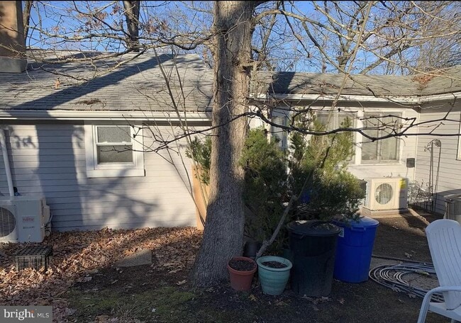 Building Photo - 67 Syringa St