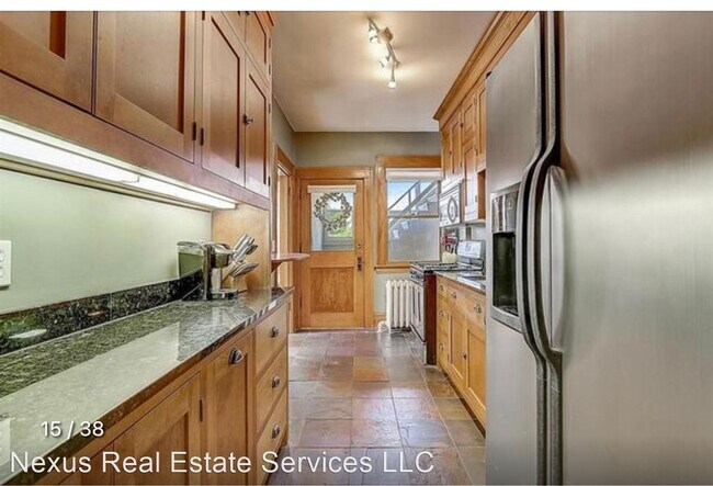 Building Photo - 2 br, 1 bath House - 3444 Grand Ave S #102