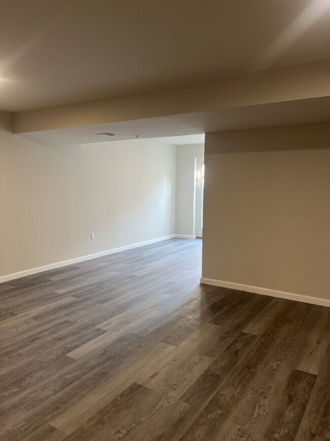 Building Photo - ALL UTILITIES INCLUDED!!