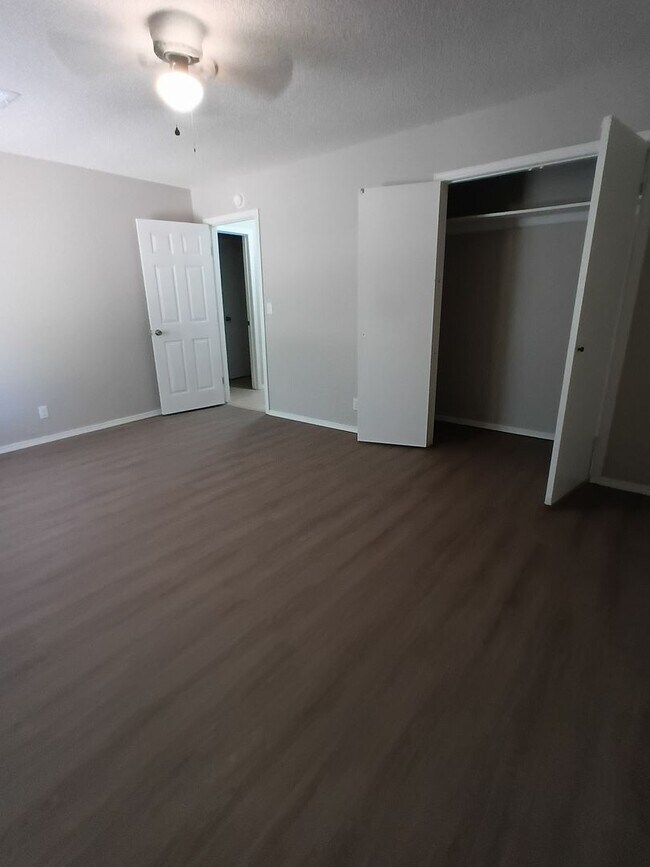 Building Photo - Cute Duplex