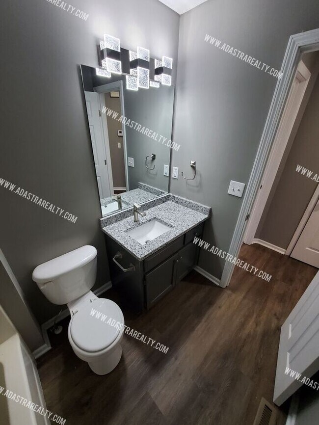 Building Photo - Gorgeous Modern Shawnee Townhome!! So much...