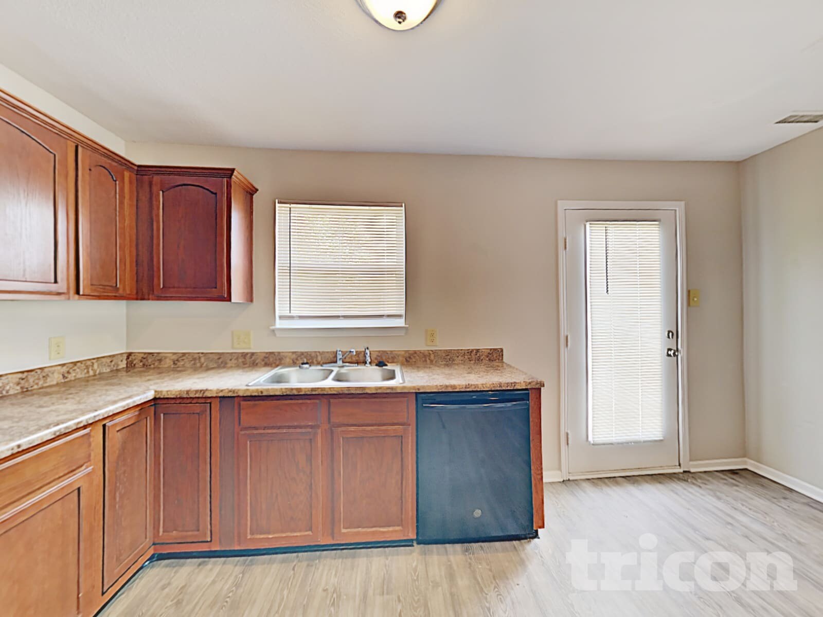 Building Photo - 10152 Golden Dr