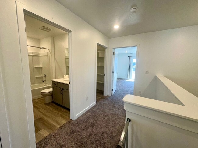 Building Photo - Adorable Long Valley Townhome!