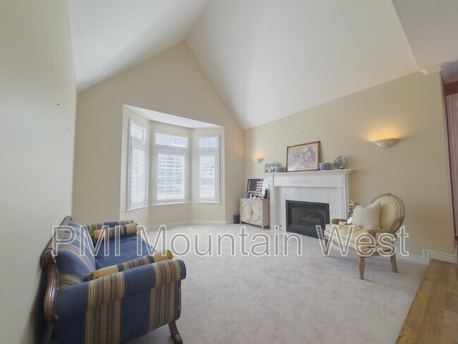 Building Photo - 49 E Fairway Dr