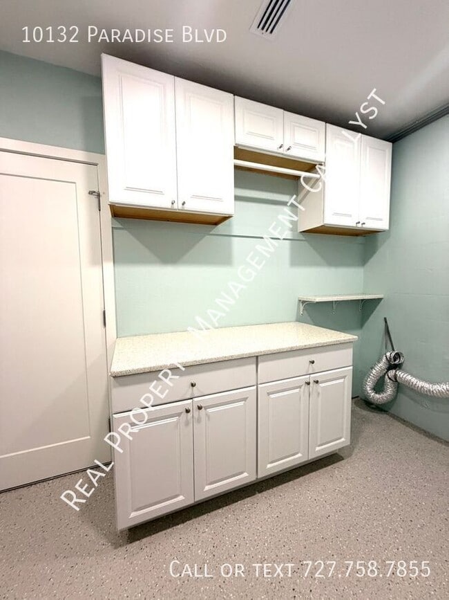 Building Photo - 10132 Paradise Blvd