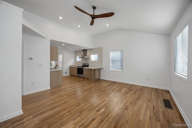 Building Photo - 623 E Brockton Ave