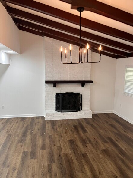 Building Photo - 745 Westbrook Dr