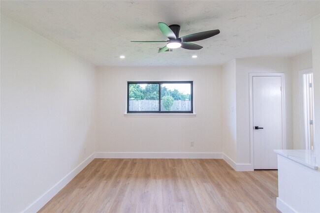 Building Photo - 11523 Bandlon Dr
