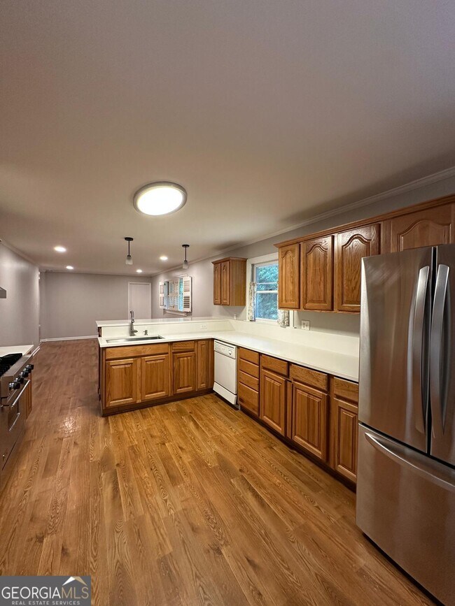 Building Photo - 115 Peyton Rd SW