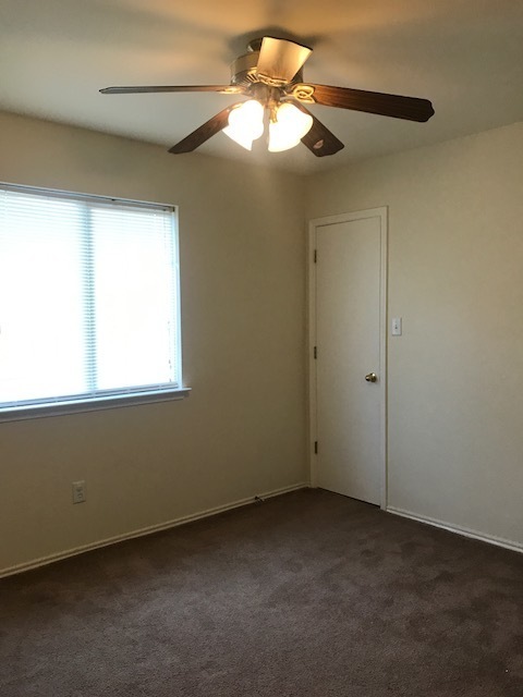 Building Photo - Bryan -2 Story / 3 bedroom /2.5 bath / 2 c...