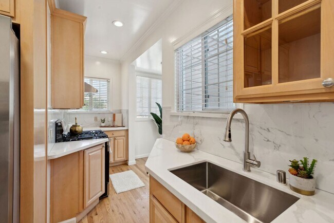 Building Photo - EPIC REA - Great Renovated ( all appliance...