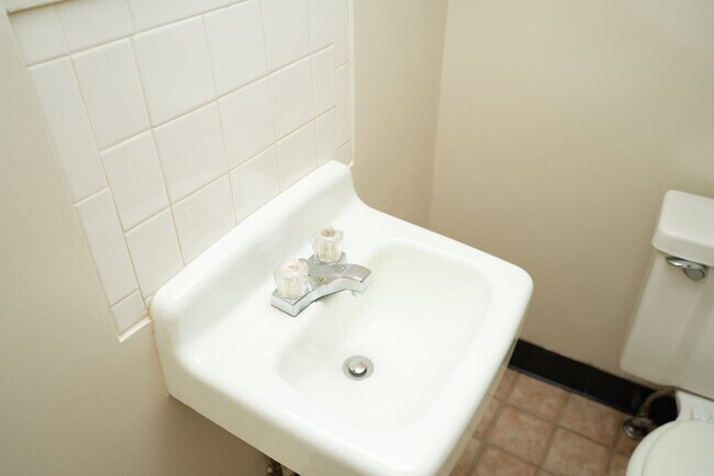 Building Photo - 109 Piedmont Ave N