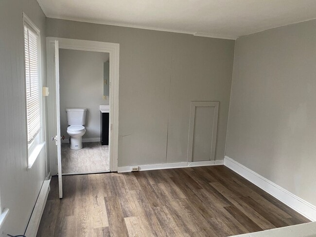 Building Photo - 430 S Queen St