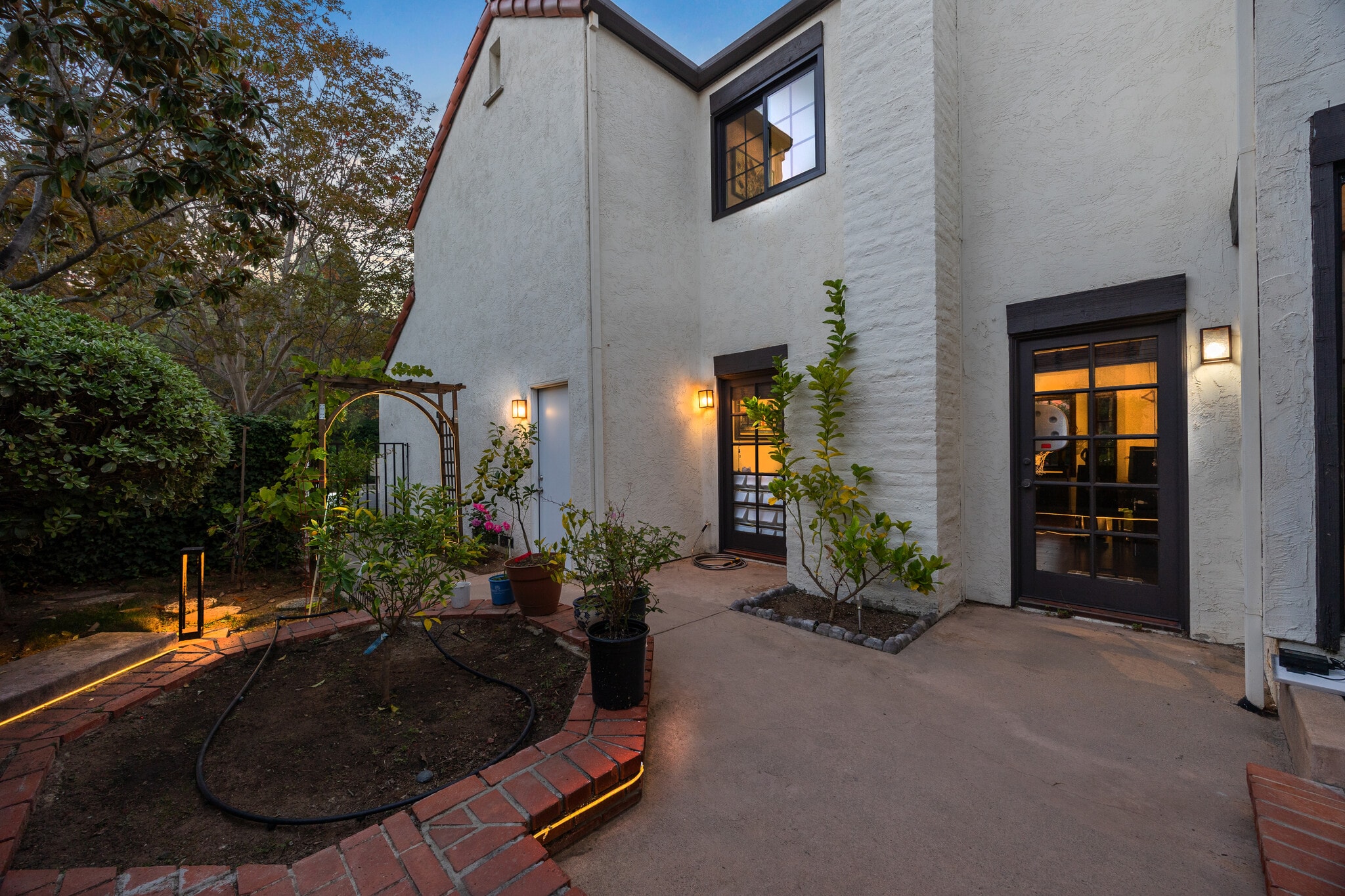 Building Photo - 17645 Rienzi Pl