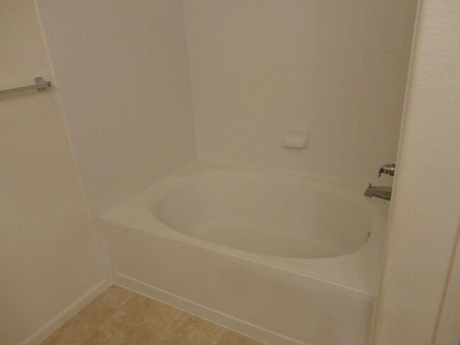 Building Photo - Beautiful 2BR/2BA Condo in Parkfield Lake! AVAIL 08/14