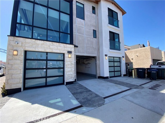 Building Photo - 500 E Balboa Blvd