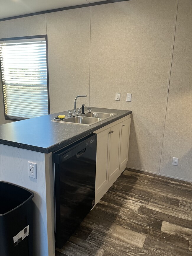 Building Photo - 378 Antley Rd