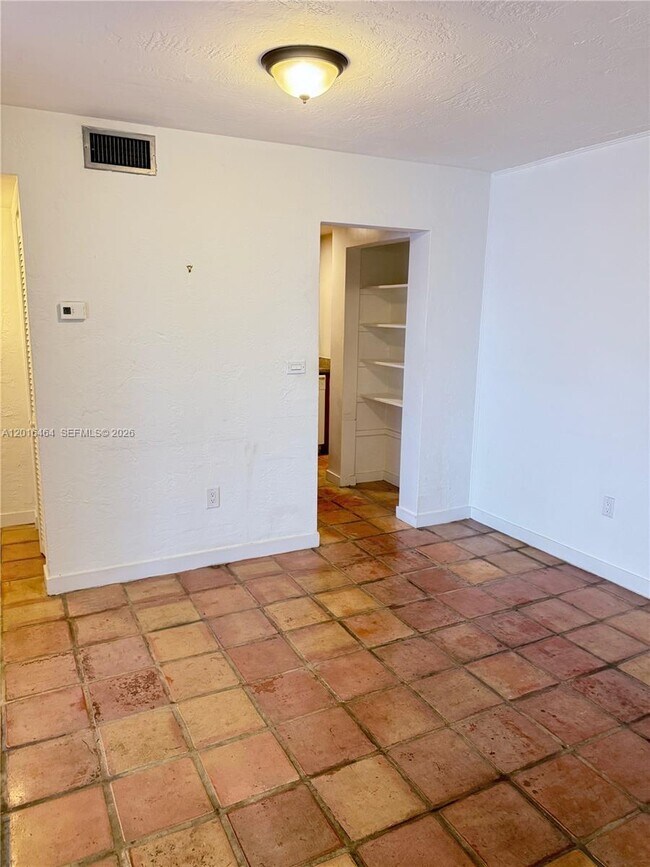 Building Photo - 1205 Mariposa Ave