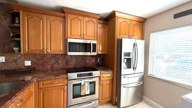 Building Photo - 40 Essex Ct