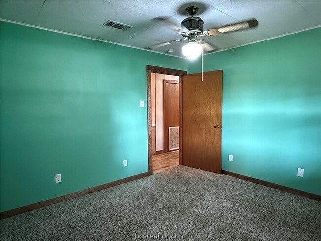 Building Photo - 9581 Valley View Dr