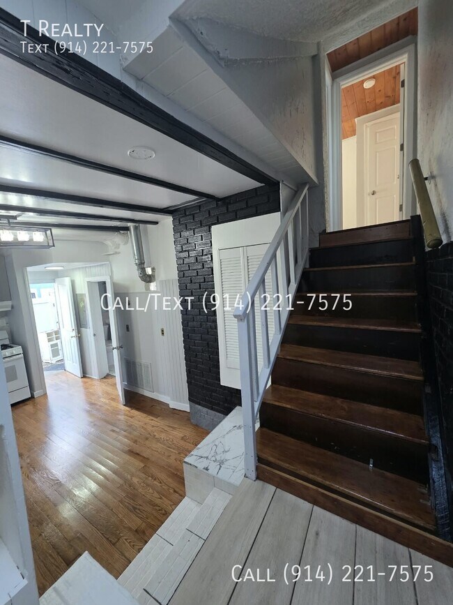 Building Photo - 14 Thurman St
