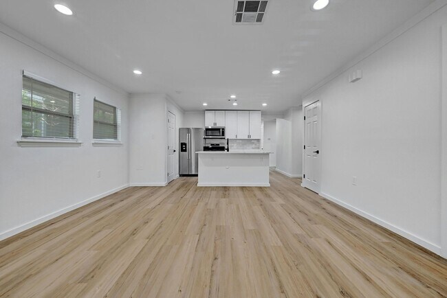 Building Photo - 1913 David St